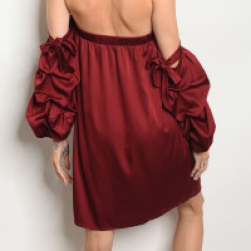 Sultry Shoulder Knotted Wine Dress